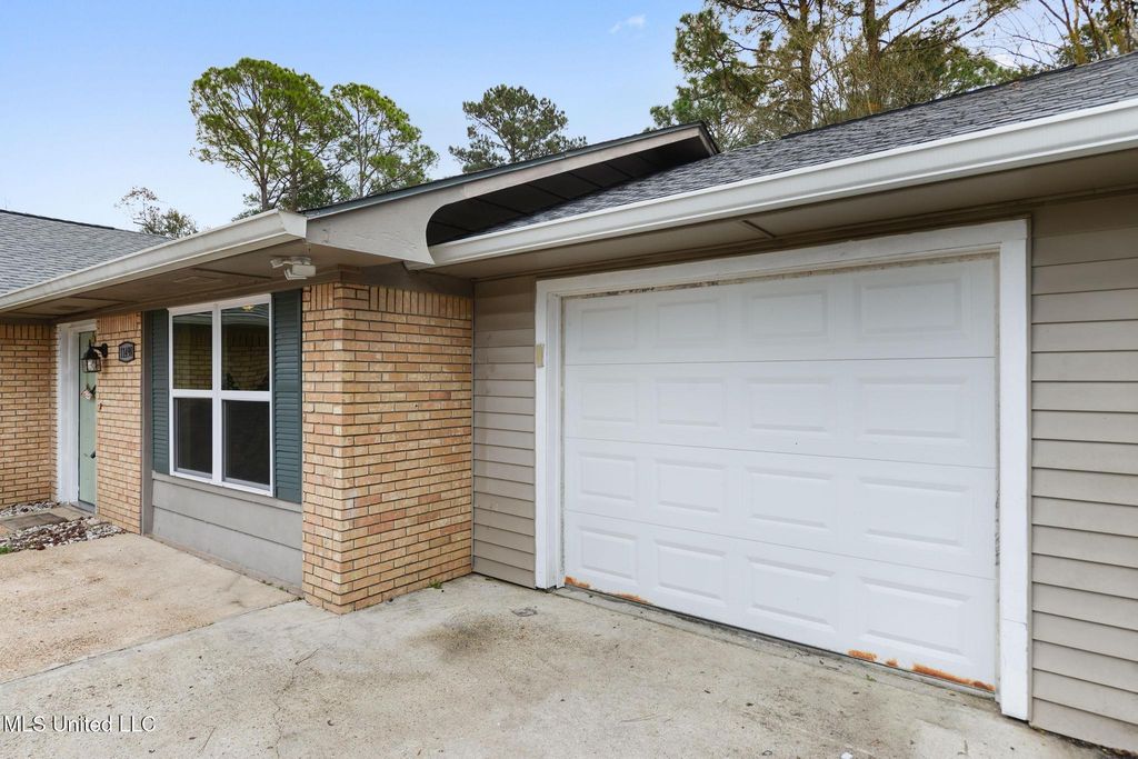 11498 Carondelet Street, Gulfport, MS 39503