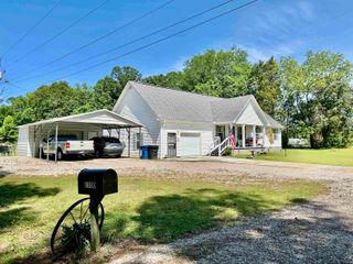 1100 KENDRICK RD, Michie, TN 38357