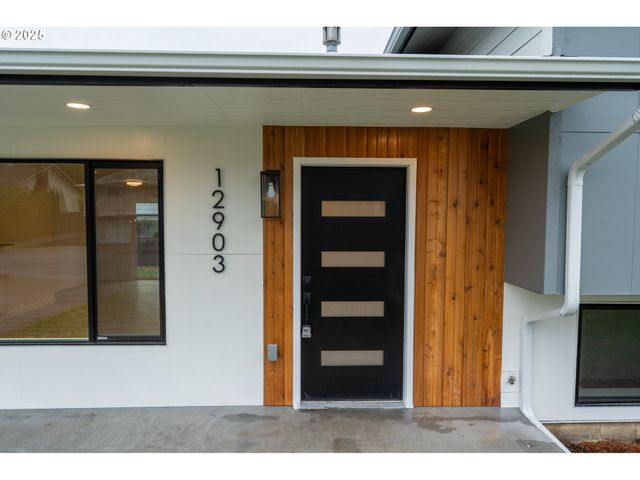 12903 Ne STANTON St, Portland, OR 97230