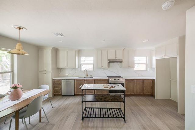 2716 Carlton Way, Oklahoma City, OK 73120