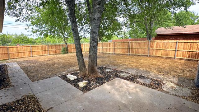 1411 E Kirnwood Drive, Dallas, TX 75232