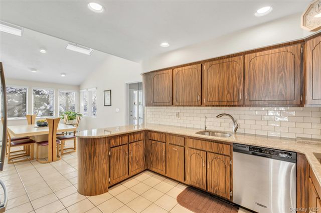 61 Hofstra Drive, Plainview, NY 11803