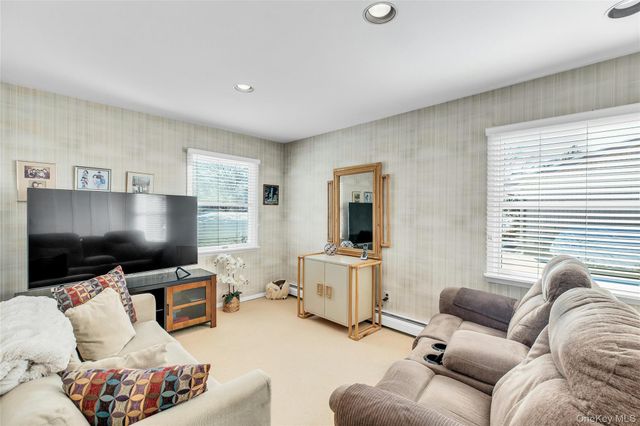 61 Hofstra Drive, Plainview, NY 11803