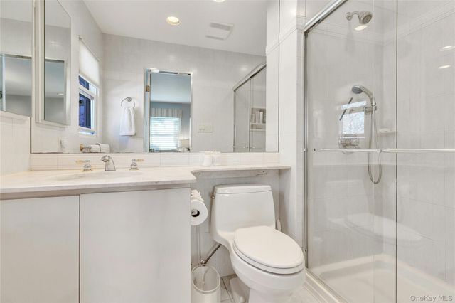 61 Hofstra Drive, Plainview, NY 11803