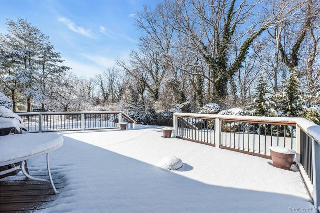 61 Hofstra Drive, Plainview, NY 11803