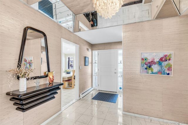 61 Hofstra Drive, Plainview, NY 11803