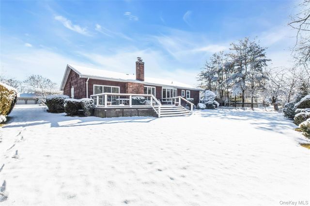 61 Hofstra Drive, Plainview, NY 11803