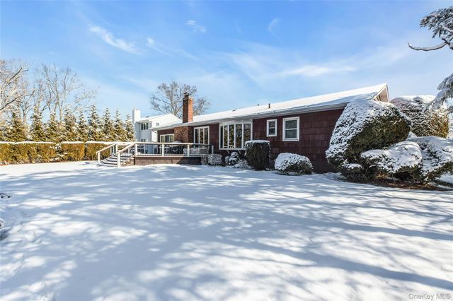 61 Hofstra Drive, Plainview, NY 11803