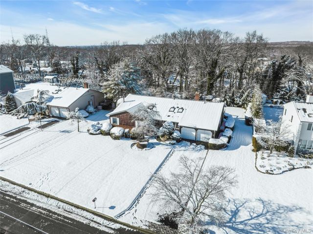 61 Hofstra Drive, Plainview, NY 11803