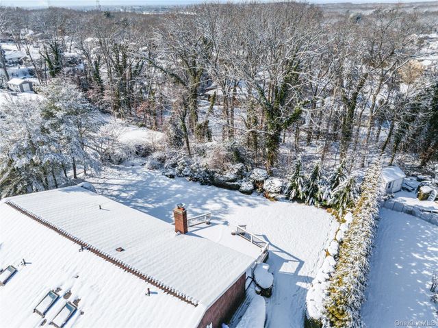 61 Hofstra Drive, Plainview, NY 11803