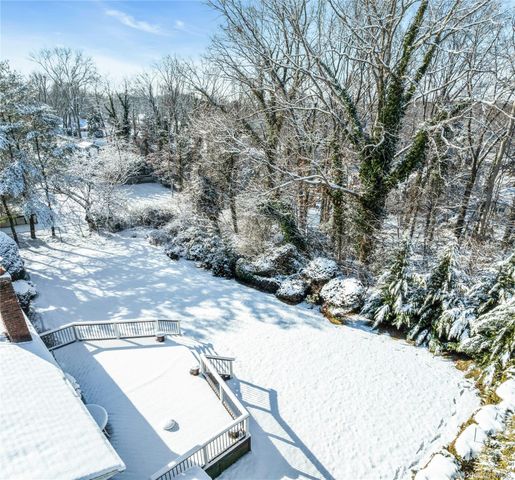 61 Hofstra Drive, Plainview, NY 11803