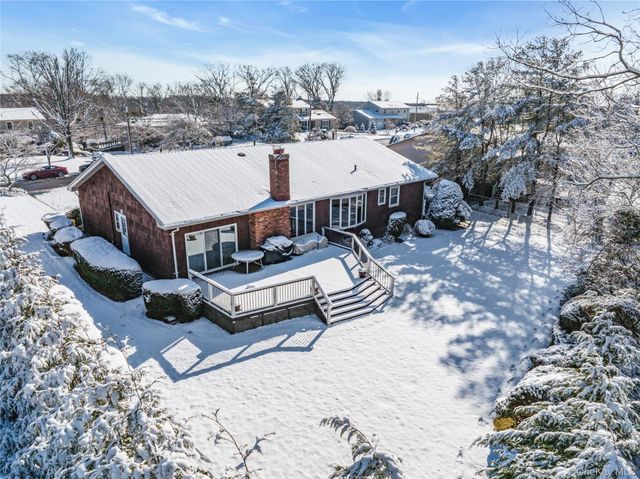 61 Hofstra Drive, Plainview, NY 11803