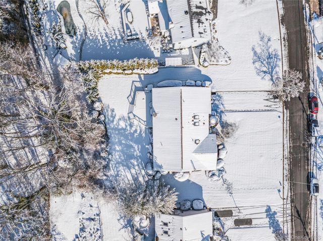 61 Hofstra Drive, Plainview, NY 11803