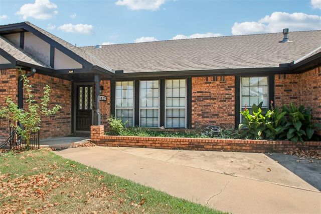 812 Dripping Springs Drive, Edmond, OK 73034