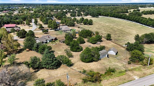812 Dripping Springs Drive, Edmond, OK 73034