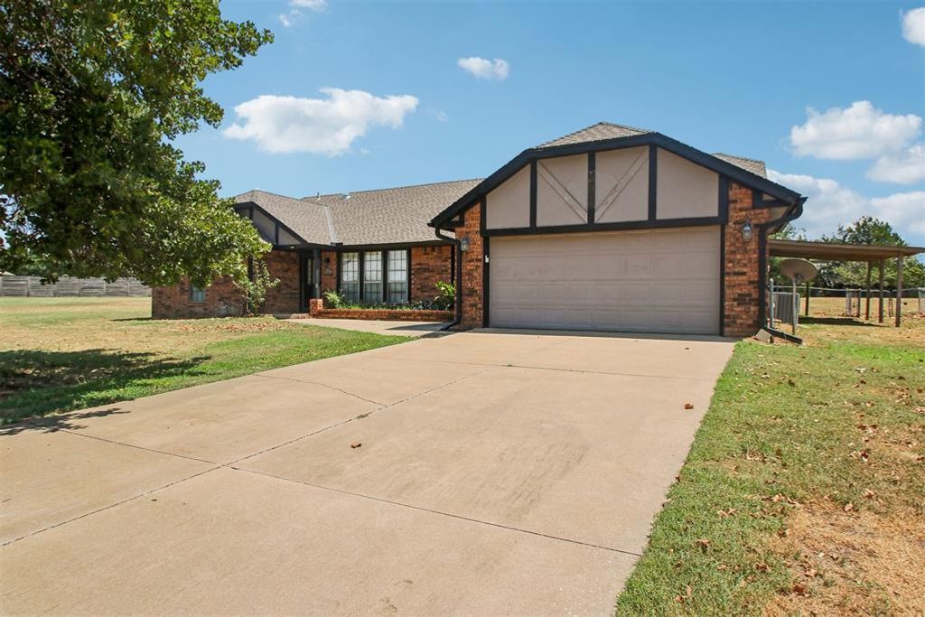 812 Dripping Springs Drive, Edmond, OK 73034