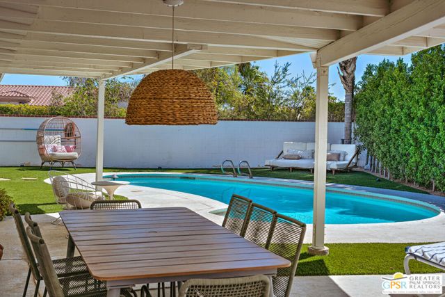 1373 E Madero Circle, Palm Springs, CA 92262