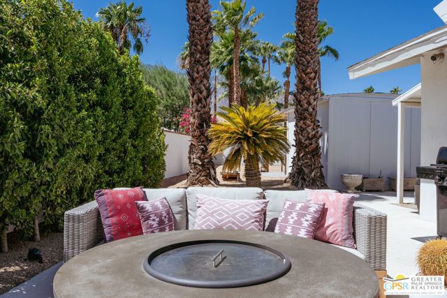 1373 E Madero Circle, Palm Springs, CA 92262