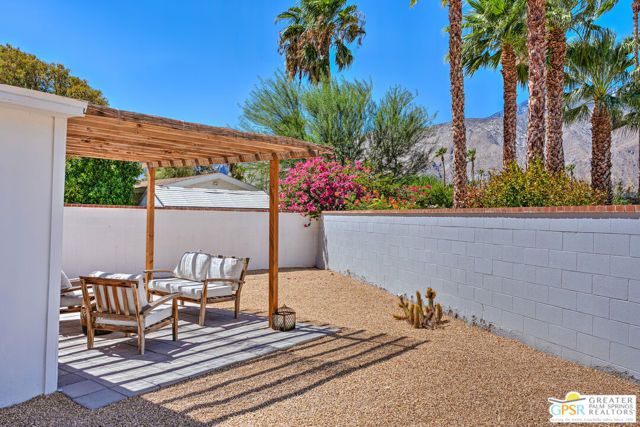 1373 E Madero Circle, Palm Springs, CA 92262