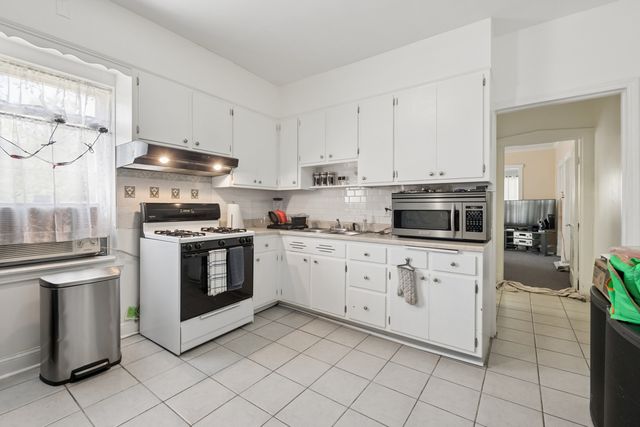 2205 N Melvina Avenue, Chicago, IL 60639