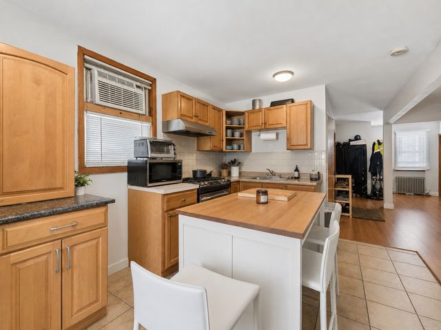 2205 N Melvina Avenue, Chicago, IL 60639