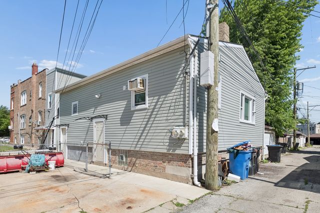 2205 N Melvina Avenue, Chicago, IL 60639