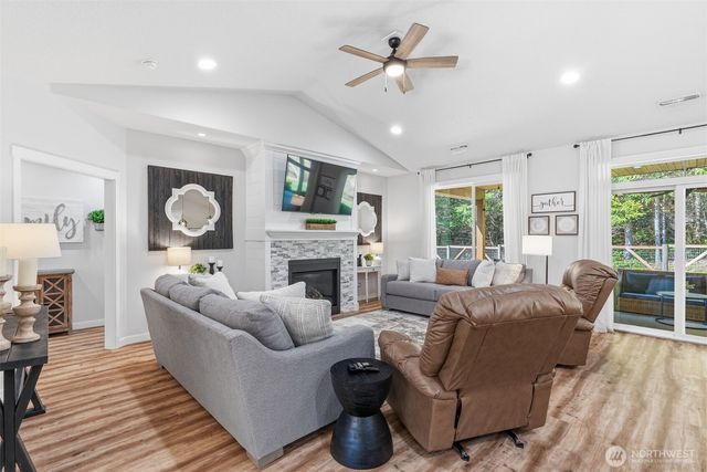 945 Thimbleberry, Castle Rock, WA 98611