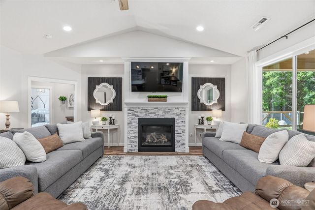 945 Thimbleberry, Castle Rock, WA 98611