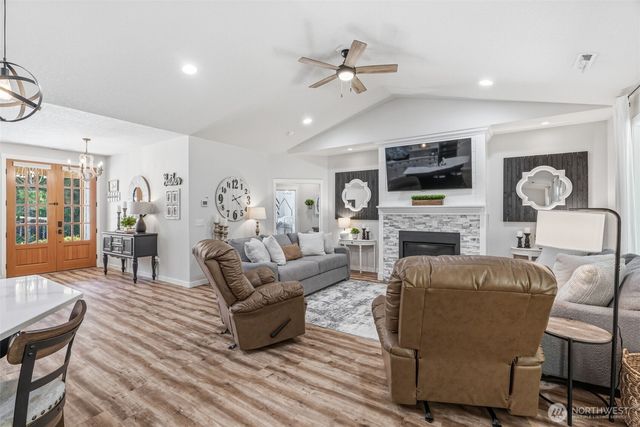 945 Thimbleberry, Castle Rock, WA 98611