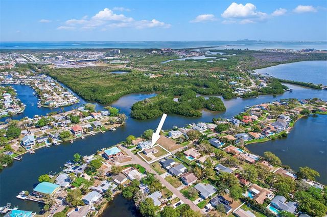 8751 ORIENT WAY NE, St Petersburg, FL 33702