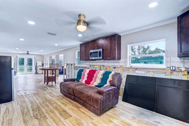 8751 ORIENT WAY NE, St Petersburg, FL 33702