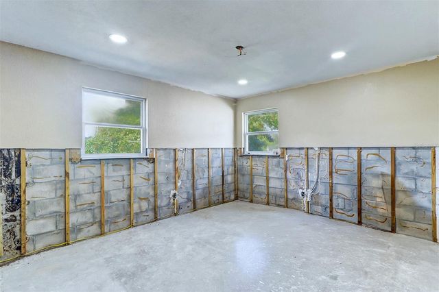 8751 ORIENT WAY NE, St Petersburg, FL 33702