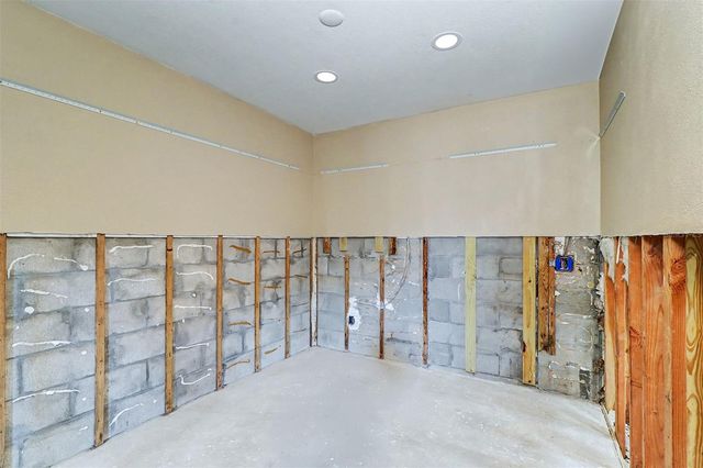 8751 ORIENT WAY NE, St Petersburg, FL 33702