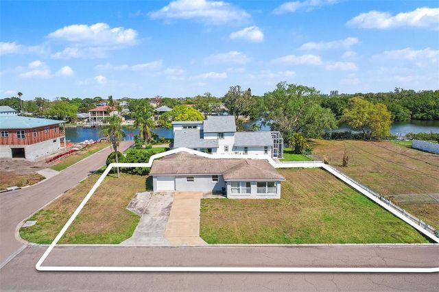 8751 ORIENT WAY NE, St Petersburg, FL 33702