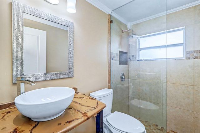 8751 ORIENT WAY NE, St Petersburg, FL 33702