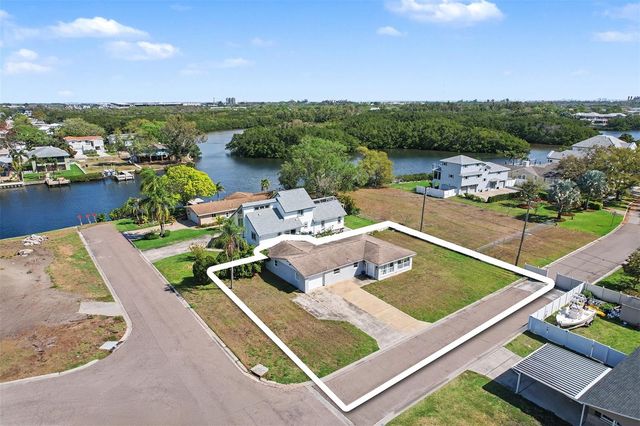 8751 ORIENT WAY NE, St Petersburg, FL 33702