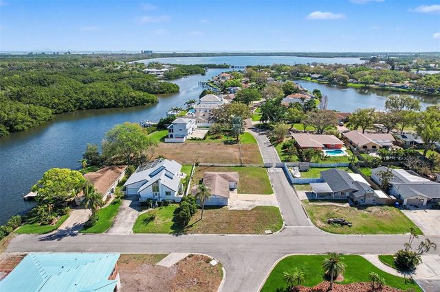 8751 ORIENT WAY NE, St Petersburg, FL 33702