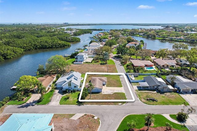 8751 ORIENT WAY NE, St Petersburg, FL 33702