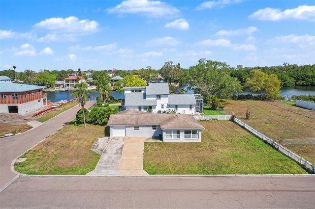 8751 ORIENT WAY NE, St Petersburg, FL 33702