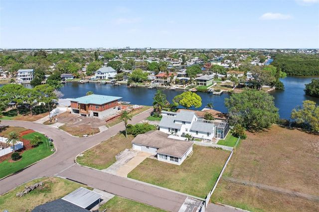 8751 ORIENT WAY NE, St Petersburg, FL 33702