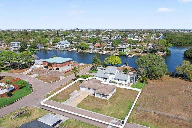 8751 ORIENT WAY NE, St Petersburg, FL 33702