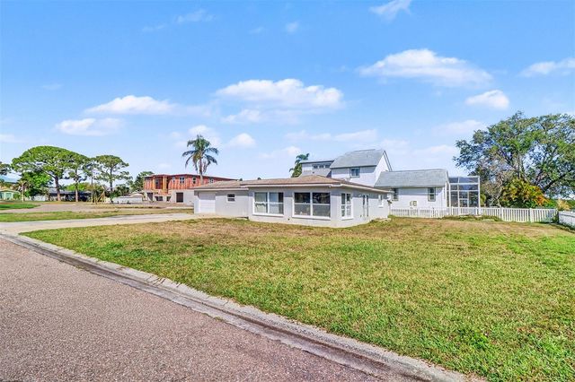 8751 ORIENT WAY NE, St Petersburg, FL 33702