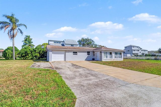 8751 ORIENT WAY NE, St Petersburg, FL 33702