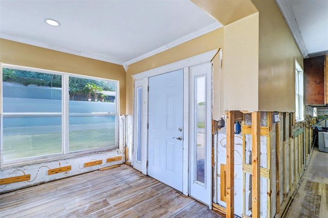 8751 ORIENT WAY NE, St Petersburg, FL 33702