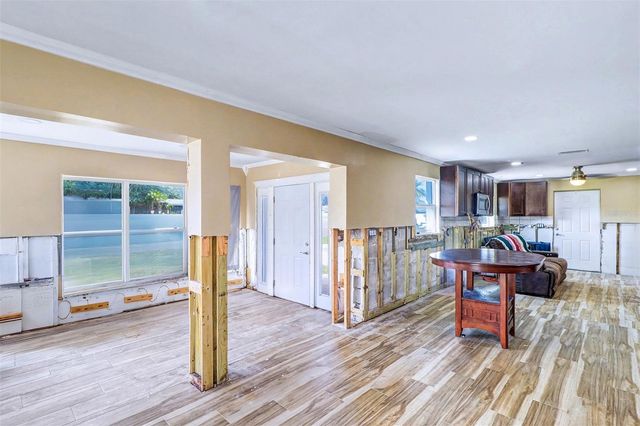 8751 ORIENT WAY NE, St Petersburg, FL 33702