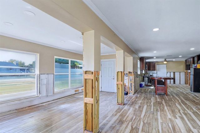 8751 ORIENT WAY NE, St Petersburg, FL 33702