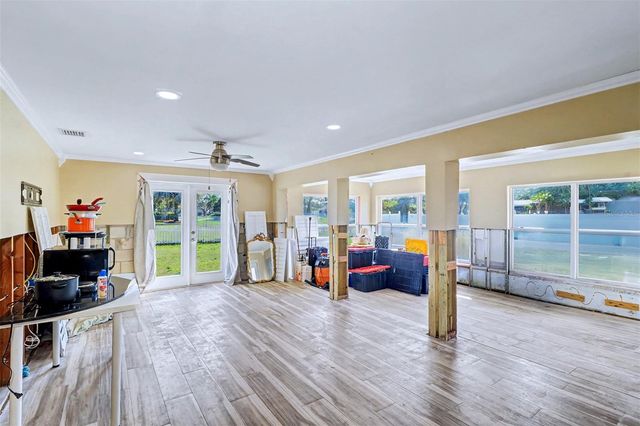 8751 ORIENT WAY NE, St Petersburg, FL 33702