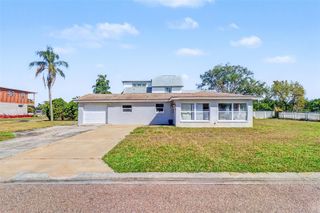 8751 ORIENT WAY NE, St Petersburg, FL 33702
