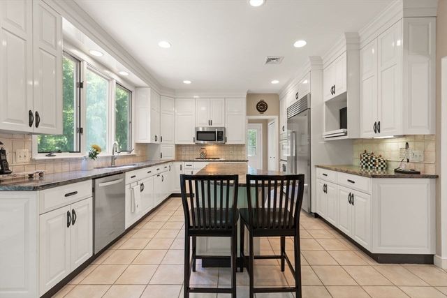 2 Sandpiper Hill, Sharon, MA 02067