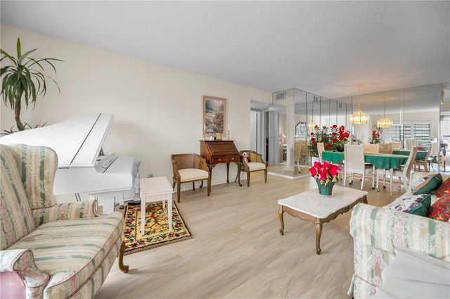 2358 ECUADORIAN WAY 52, Clearwater, FL 33763